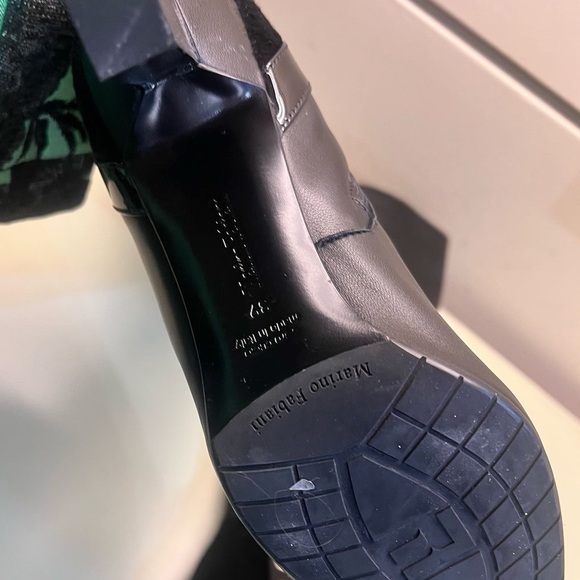 MARINO FABIANI MADE IN ITALY LEATHER Sleek Black Heeled Boots with Chain Detail - Picture 5 of 6